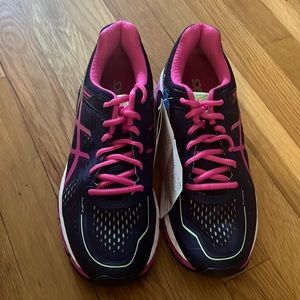 Womens ASICS Gel-Kayano 22 sneakers. New in box with tags attached. Size 8.